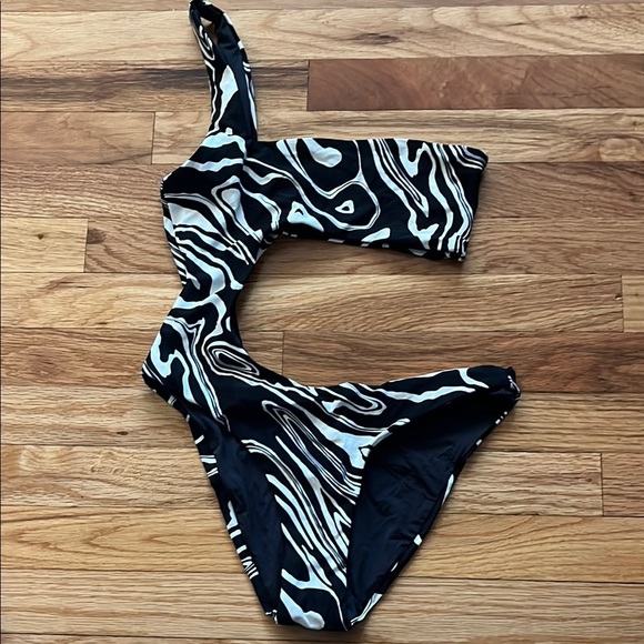 WEWOREWHAT NWOT marble one piece monokini size small - Picture 2 of 4